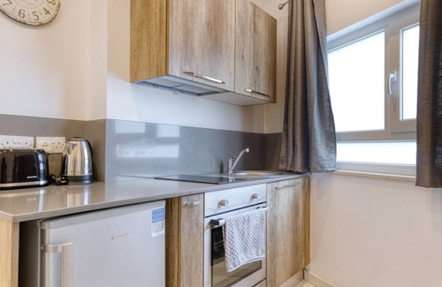 Bugibba Apartamento | Stylish 1-Bedroom Studio Bay Square 2