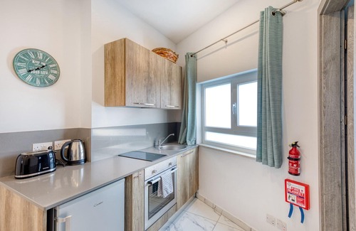 Bugibba Apartamento | Stylish 1-Bedroom Studio Bay Square 3