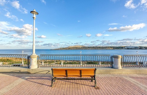 Bugibba Apartamento | Stylish 1-Bedroom Studio Bay Square 3