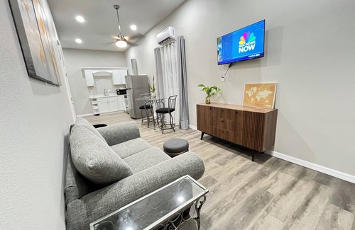 Highpoint Casa | Stylish 1-BR Hideaway close PIE airport