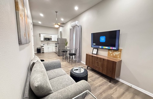 Highpoint Casa | Stylish 1-BR Hideaway close PIE airport