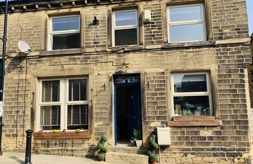 Honley Casa | Stylish 18th Century cottage
