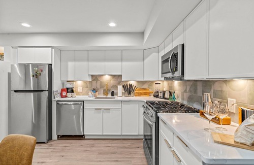 Old City Condominio | Stylish 1BR/2BA Near Liberty Bell