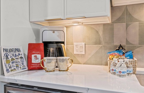 Old City Condominio | Stylish 1BR/2BA Near Liberty Bell