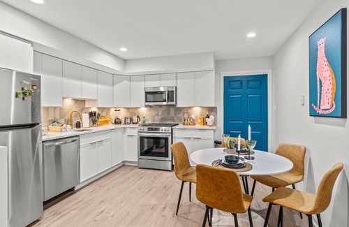 Old City Condominio | Stylish 1BR/2BA Near Liberty Bell