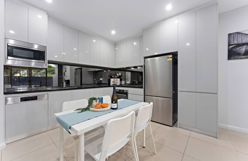 Mascot Apartamento | Stylish 1BR - Airport Access & City Convenience