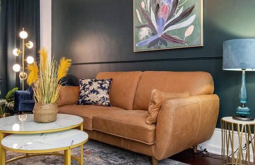 West Perth Apartamento | Stylish 1BR APT in West Perth with Parking!