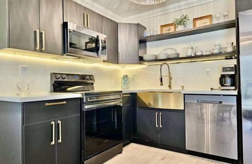 Middle River Terrace Casa | Stylish 1BR Condo w/ Pool, Near Nightlife & Beaches
