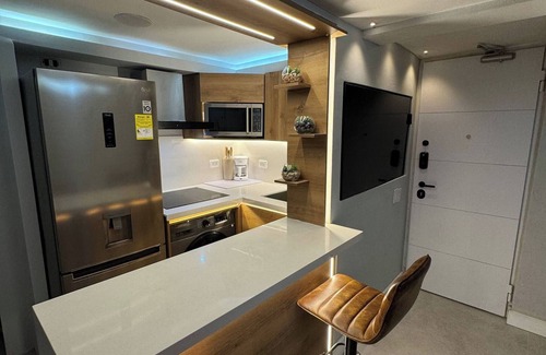 Medellin Apartamento | Stylish 1BR Getaway, Jacuzzi, Fireplace, Gym and AC