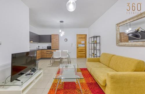 St. Andrew's Apartamento | Stylish 1BR home with full amenities in Swieqi by 360 Estates