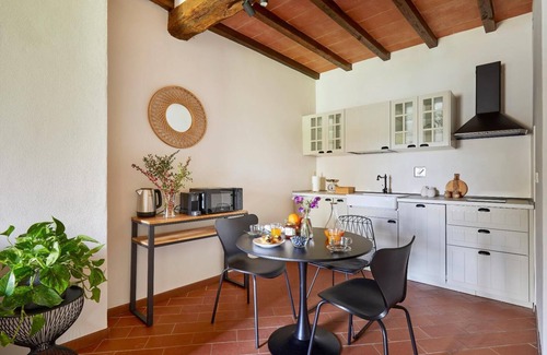 San Piero a Sieve Apartamento | Stylish 1BR/1BA Farmstay Suite in Tuscany