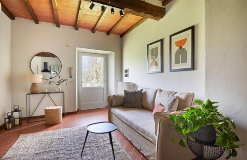 San Piero a Sieve Apartamento | Stylish 1BR/1BA Farmstay Suite in Tuscany