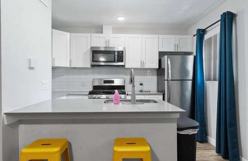 Highland Apartamento | Stylish 1BR Near UT Highland Evonify