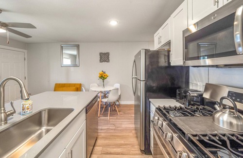 Highland Apartamento | Stylish 1BR Near UT Highland Evonify