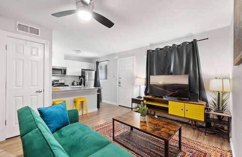 Highland Apartamento | Stylish 1BR Near UT Highland Evonify