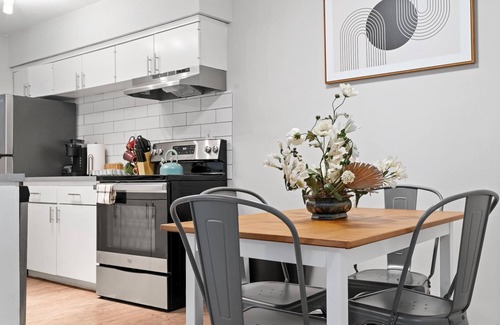 North Loop Apartamento | Stylish 1BR Near UT Highland Evonify