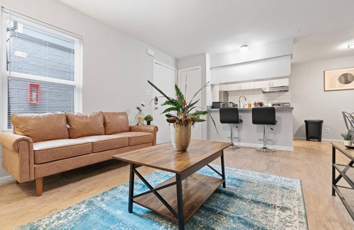 North Loop Apartamento | Stylish 1BR Near UT Highland Evonify