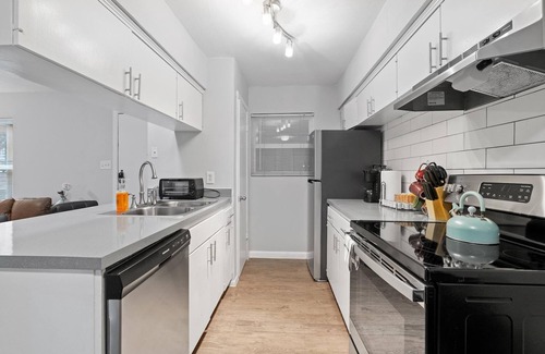 North Loop Apartamento | Stylish 1BR Near UT Highland Evonify