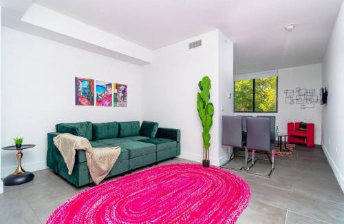 East Little Havana Apartamento | Stylish 1BR Suite with King Bed Walk to Marlins Park & Brickell