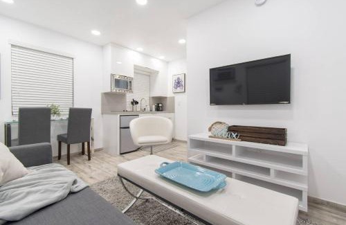 Hollywood Apartamento | Stylish 1BR Walk to the Beach 1