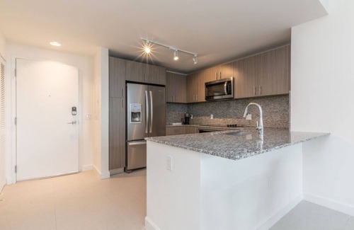 Doral Apartamento | Stylish 1BR with Balcony | Heart of Downtown Doral