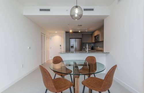 Doral Apartamento | Stylish 1BR with Balcony | Heart of Downtown Doral