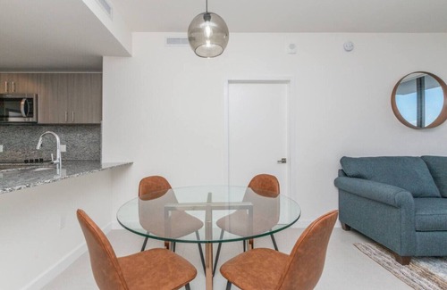 Doral Apartamento | Stylish 1BR with Balcony | Heart of Downtown Doral