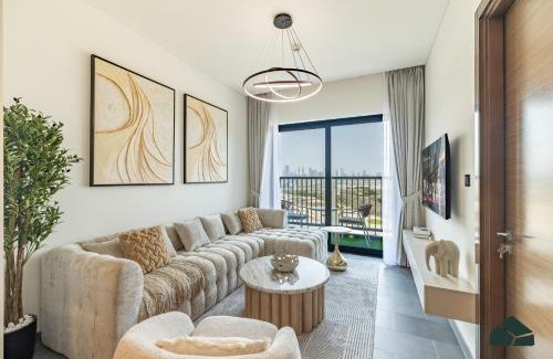 Nad Al Sheba Apartamento | Stylish 1BR with City and Partial Burj View by BMS