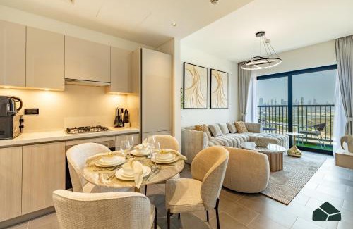 Nad Al Sheba Apartamento | Stylish 1BR with City and Partial Burj View by BMS