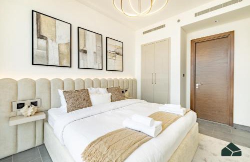 Nad Al Sheba Apartamento | Stylish 1BR with City and Partial Burj View by BMS