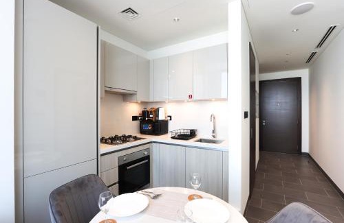 Nad Al Sheba Apartamento | Stylish 1BR with Skyline Views Sobha Crest, Hartland