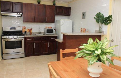 Villas Ana Maria Casa | Stylish 1r-1b Apt Near The Beach And Main Street