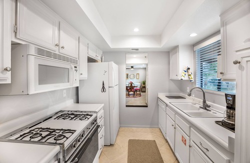 Canyon Corridor Condominio | Stylish 2/2 Ground Level Condo in South Palm Springs
