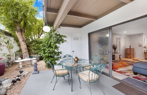 Canyon Corridor Condominio | Stylish 2/2 Ground Level Condo in South Palm Springs