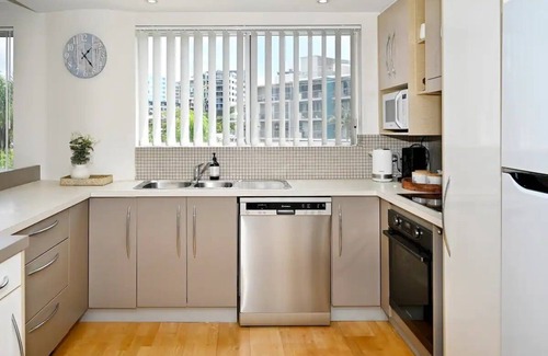 Moreton Bay Region Apartamento | Stylish 2 B/R Kings Beach Apartment (6 guests) ZF4