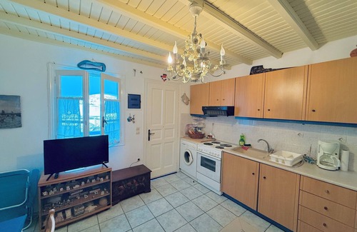 Ornos Apartamento | Stylish 2 Bd Escape Apt at Ornos Beach