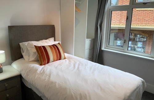 Stansted Apartamento | Stylish 2 Bedroom Cottage in Bishop's Stortford by BookedUK