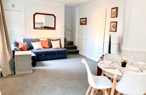 Stansted Apartamento | Stylish 2 Bedroom Cottage in Bishop's Stortford by BookedUK