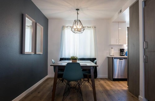 Inglewood Apartamento | Stylish 2 bed 1 and half Bath Apartment near Sofi Stadium, LAX, Forum