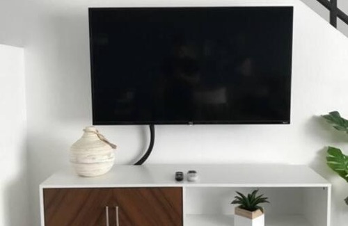 Inglewood Apartamento | Stylish 2 bed 1 and half Bath Apartment near Sofi Stadium, LAX, Forum