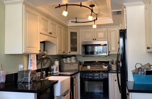 Azusa Condominio | Stylish 2 bed 2 bath condo with a pool
