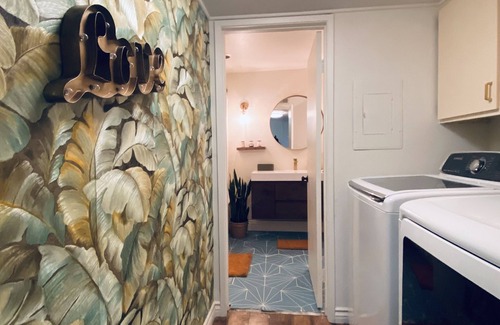 Azusa Condominio | Stylish 2 bed 2 bath condo with a pool