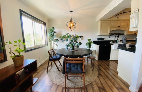 Azusa Condominio | Stylish 2 bed 2 bath condo with a pool