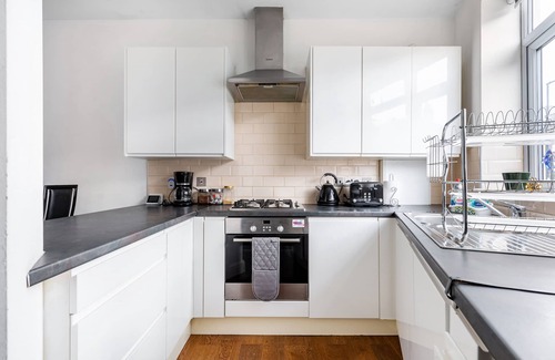 Balham Apartamento | Stylish 2-Bed, 2-Bath Flat with Free Parking for 2 Cars & Easy Tube Access