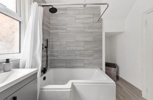 Lea Bridge Apartamento | Stylish 2-Bed Apartment with Private Garden