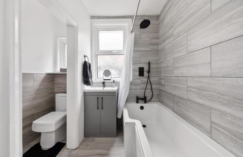 Lea Bridge Apartamento | Stylish 2-Bed Apartment with Private Garden
