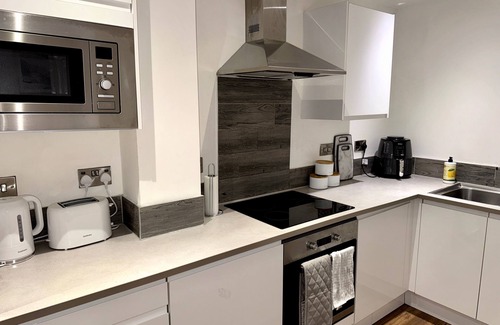 Salford Apartamento | Stylish 2-Bed Apt Private Parking 10mins to Centre