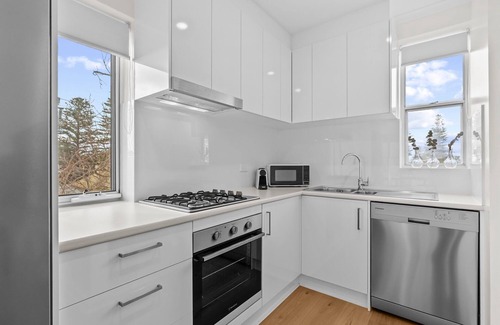 Henley Beach Apartamento | Stylish 2-Bed Home Steps from Henley Beach
