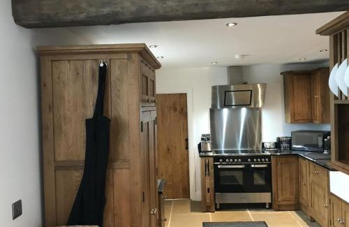Winkhill Casa | Stylish 2 Bed Peak Dist Cottage Barn Alton Towers