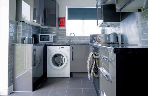 Belvedere Apartamento | Stylish 2-bed retreat near transport links